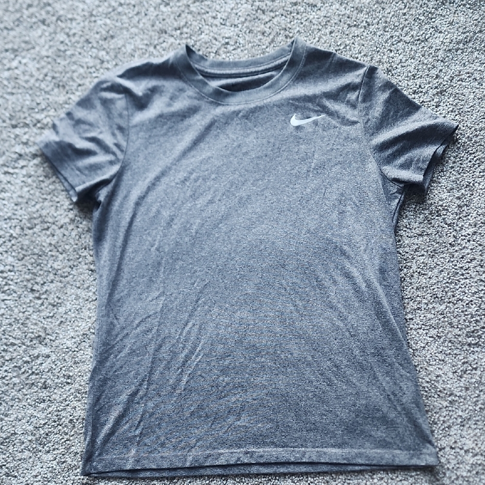 Nike Women's Gray Short Sleeve Tee